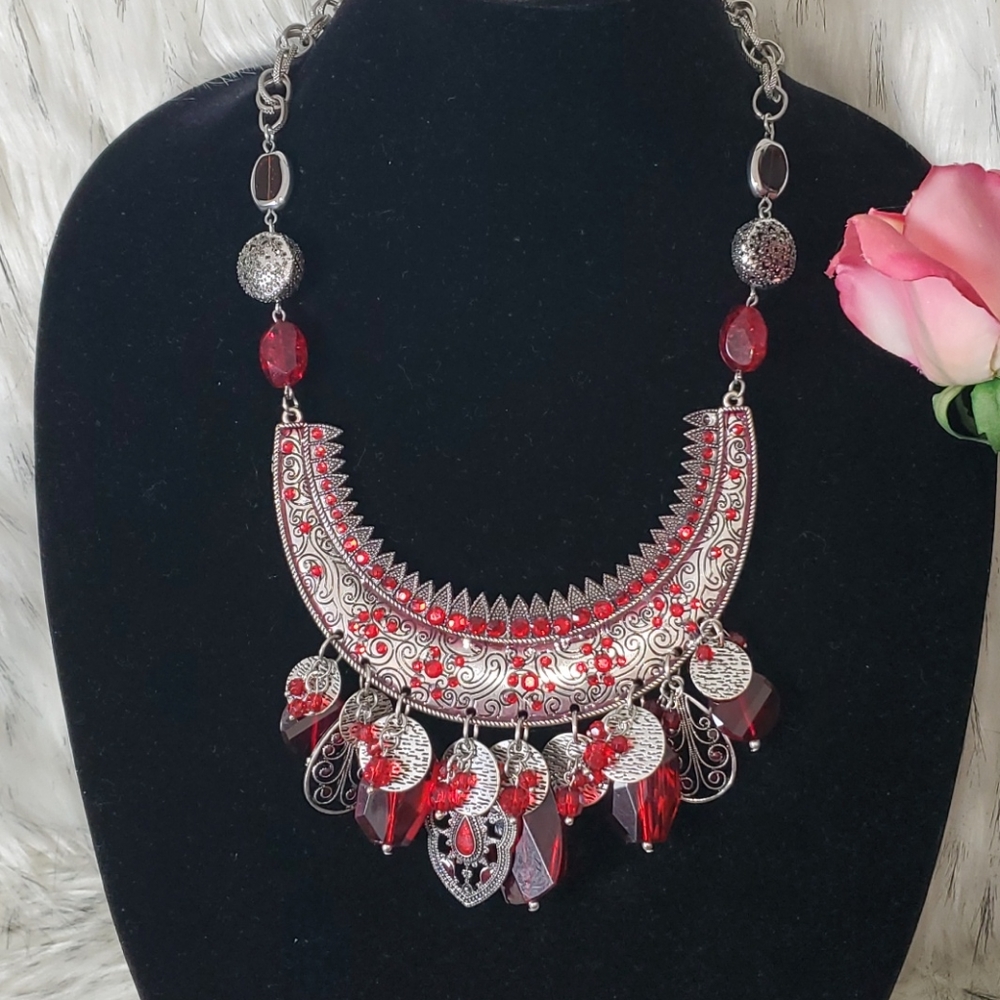 Rhinestone & Bead Necklace  (Costume Jewelry)